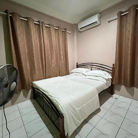 Hanif Homestay Kuching Exterior foto