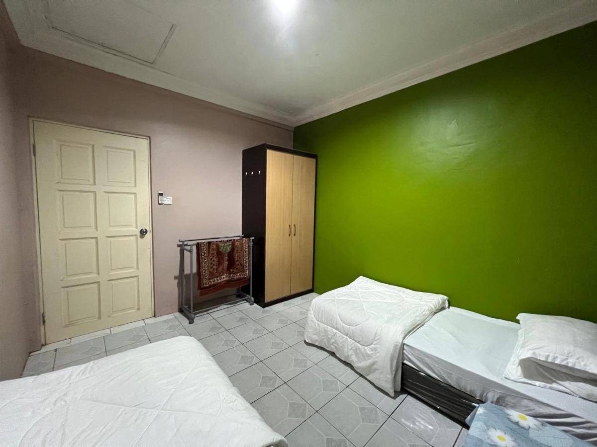 Hanif Homestay Kuching Exterior foto
