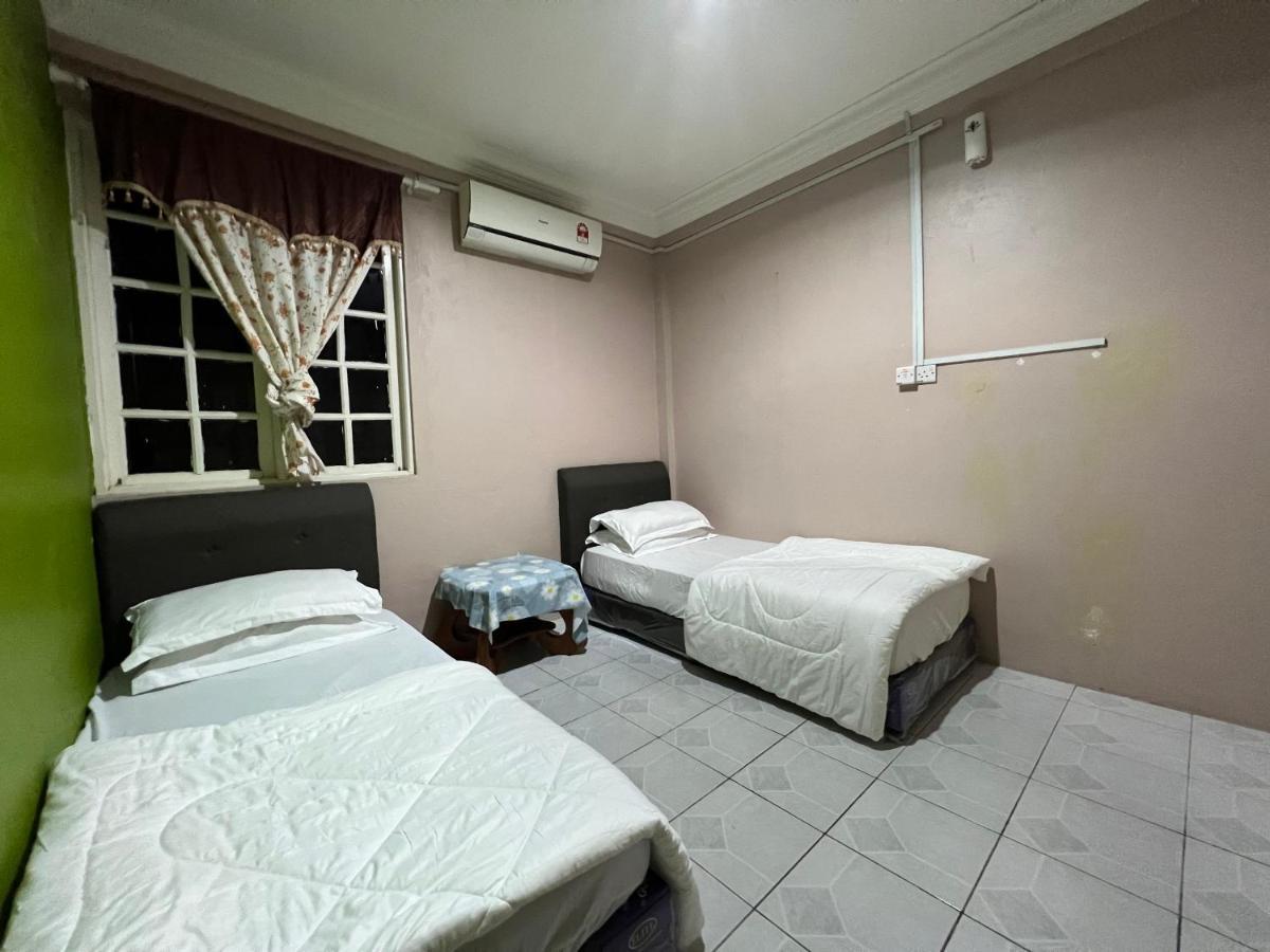 Hanif Homestay Kuching Exterior foto