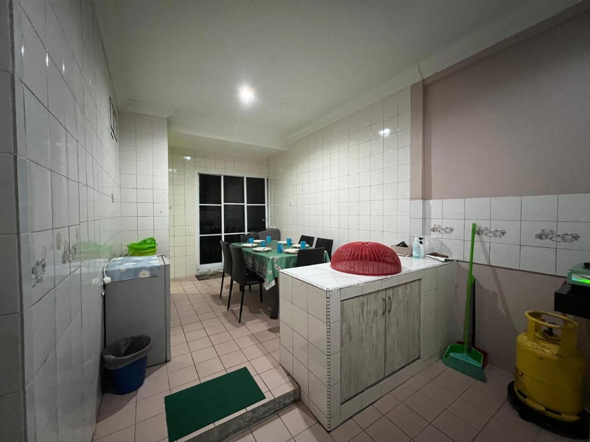 Hanif Homestay Kuching Exterior foto
