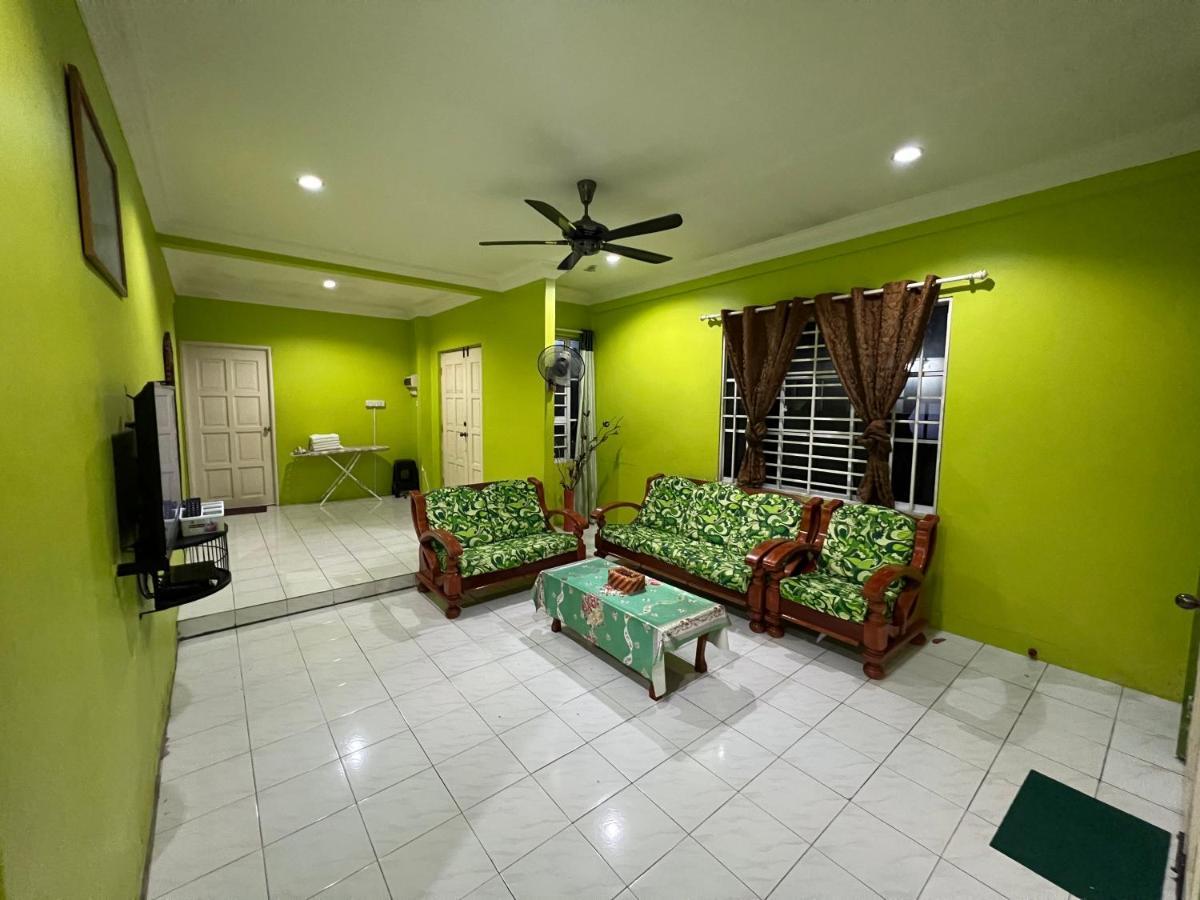 Hanif Homestay Kuching Exterior foto