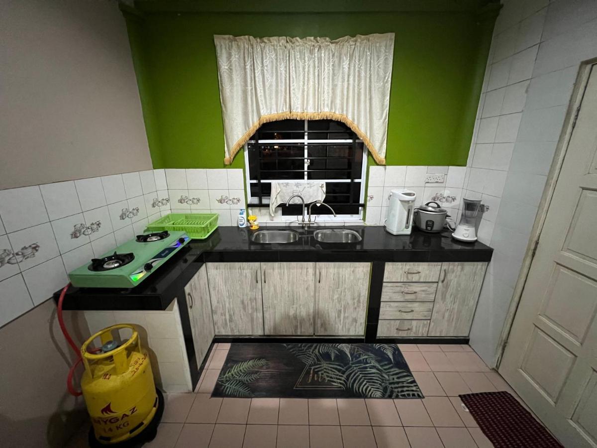 Hanif Homestay Kuching Exterior foto