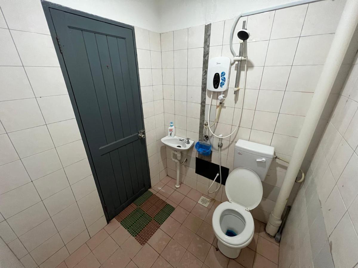 Hanif Homestay Kuching Exterior foto
