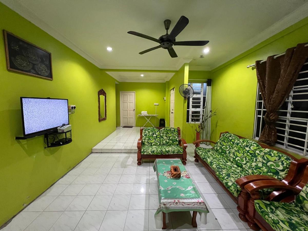 Hanif Homestay Kuching Exterior foto